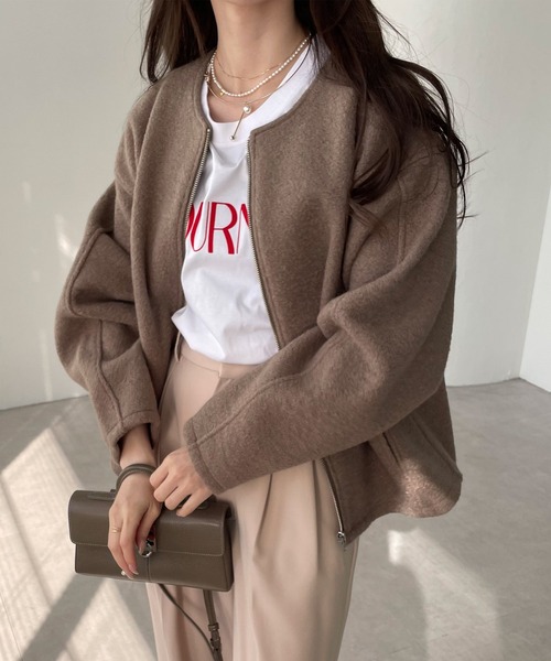 andme(アンドミー)の「圧縮ブークレノーカラーブルゾン(ブルゾン・レディース・アイボリー/ブラック/モカ・M)」の21枚目の写真