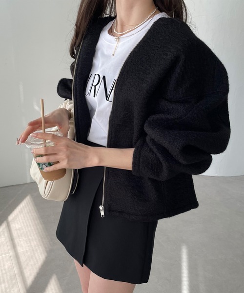 andme(アンドミー)の「圧縮ブークレノーカラーブルゾン(ブルゾン・レディース・アイボリー/ブラック/モカ・M)」の4枚目の写真