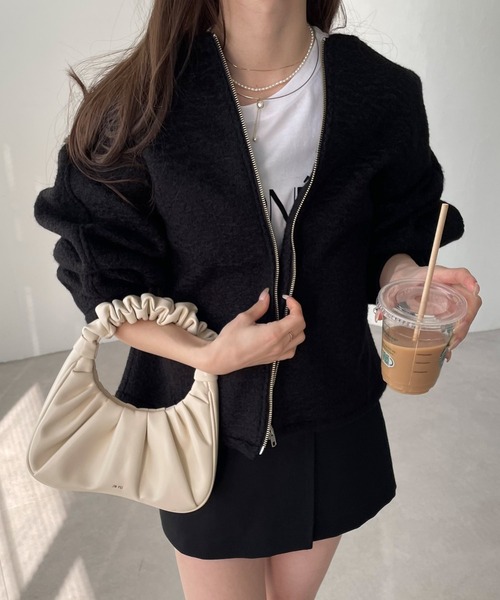 andme(アンドミー)の「圧縮ブークレノーカラーブルゾン(ブルゾン・レディース・アイボリー/ブラック/モカ・M)」の9枚目の写真