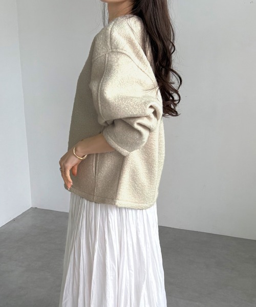 エミ✨未使用　ecoダンボールノーカラーブルゾンクロップドバルーン裾　白　完売品 セール】圧縮ブークレノーカラーブルゾン（ブルゾン）｜andme