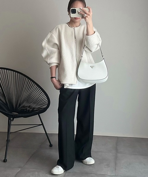 エミ✨未使用　ecoダンボールノーカラーブルゾンクロップドバルーン裾　白　完売品 セール】圧縮ブークレノーカラーブルゾン（ブルゾン）｜andme