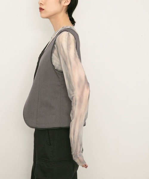 KBF(ケイビーエフ)の「カットオフデザインベスト(ベスト・レディース・チャコールグレー/グリーン系その他・ONE)」の18枚目の写真