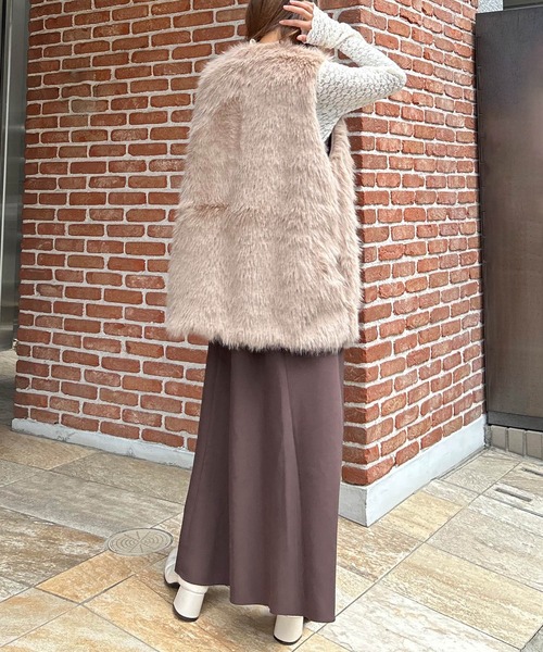 INGNI（イング）の「エコファーベスト（その他アウター・レディース・アイボリー/ライトグレー/ベージュ・M）」の4枚目の写真