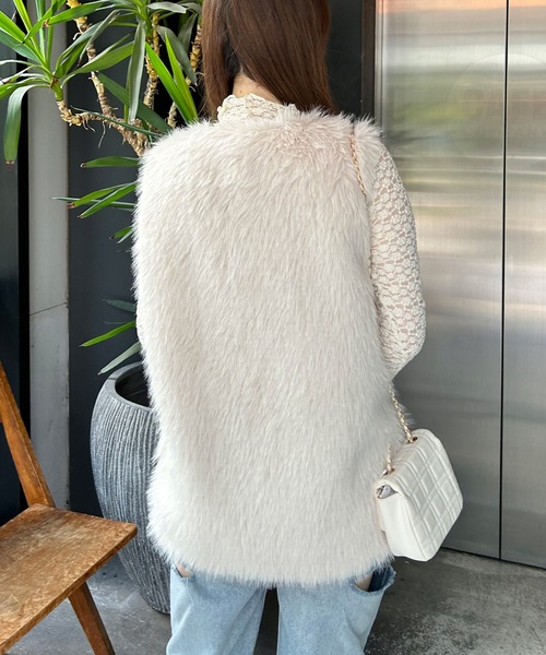 INGNI（イング）の「エコファーベスト（その他アウター・レディース・アイボリー/ライトグレー/ベージュ・M）」の10枚目の写真