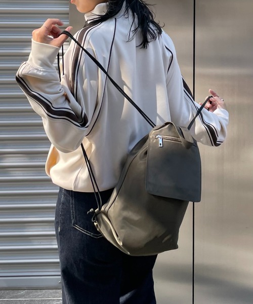 COLONY 2139（コロニートゥーワンスリーナイン）の「WEB・一部店舗限定 / ナップサック（バックパック/リュック・レディース・ベージュ/カーキ/ブラック・FREE）」の3枚目の写真