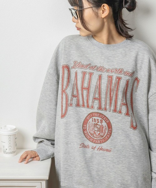 make a ray!(メイク ア レイ!)の「【0】CHRISTOPHER&BAHAMAS ヴィンテージ加工 カレッジロゴプリント スウェット/ビッグシルエット(スウェット・レディース・チャコールグレー/アッシュグレー/オートミール/ブラック系その他/グレー/シルバーグレー/ブラック/ネイビー・M/L/XL)」の1枚目の写真