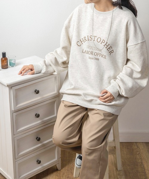 make a ray!(メイク ア レイ!)の「【0】CHRISTOPHER&BAHAMAS ヴィンテージ加工 カレッジロゴプリント スウェット/ビッグシルエット(スウェット・レディース・チャコールグレー/アッシュグレー/オートミール/ブラック系その他/グレー/シルバーグレー/ブラック/ネイビー・M/L/XL)」の10枚目の写真