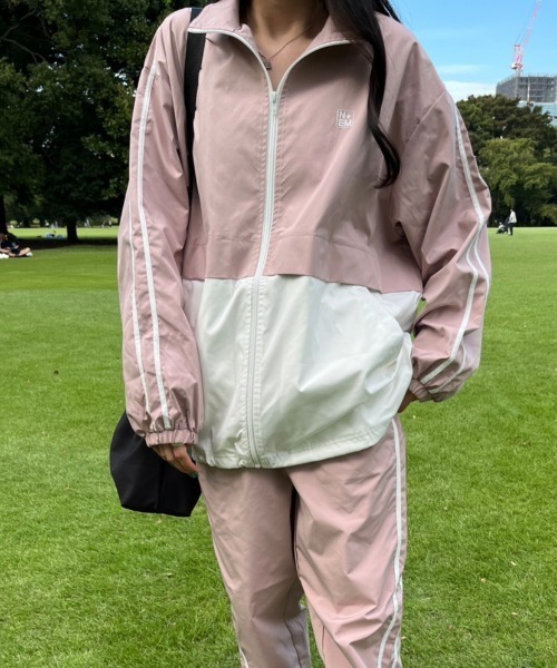 nemne store(ネンネストア)の「【低身長サイズあり】配色刺繍トラックジップブルゾン(ブルゾン・レディース・ネイビー/アイボリー/ピンク・SMALL/MEDIUM)」の18枚目の写真