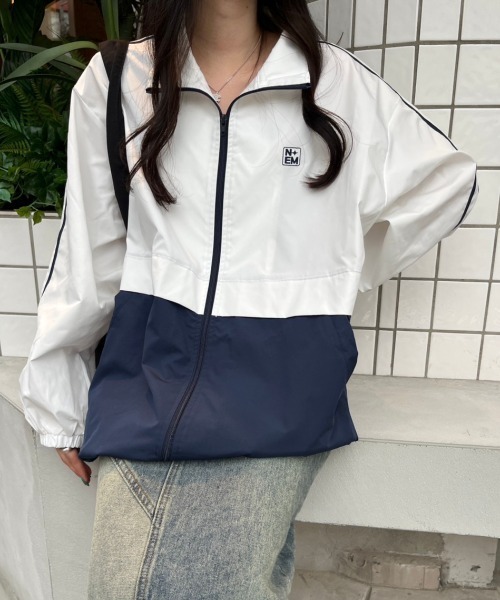 nemne store(ネンネストア)の「【低身長サイズあり】配色刺繍トラックジップブルゾン(ブルゾン・レディース・ネイビー/アイボリー/ピンク・SMALL/MEDIUM)」の4枚目の写真