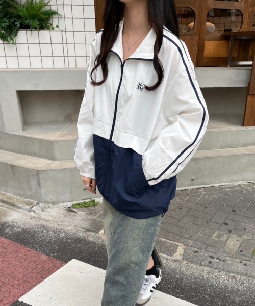 nemne store(ネンネストア)の「【低身長サイズあり】配色刺繍トラックジップブルゾン(ブルゾン・レディース・ネイビー/アイボリー/ピンク・SMALL/MEDIUM)」の5枚目の写真