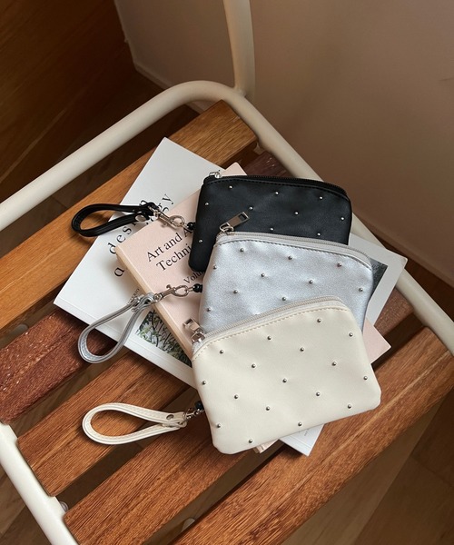 Me%（ミィパーセント）の「ドットスタッズリールパスケース　984246（パスケース・レディース・グレー/アイボリー/ブラック・FREE）」の7枚目の写真