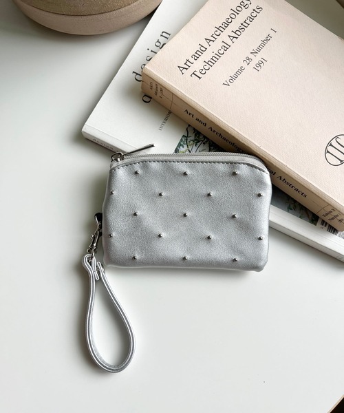 Me%（ミィパーセント）の「ドットスタッズリールパスケース　984246（パスケース・レディース・グレー/アイボリー/ブラック・FREE）」の5枚目の写真