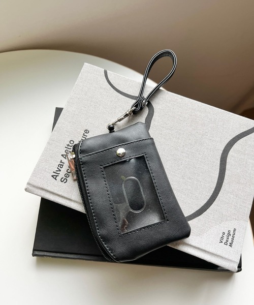 Me%（ミィパーセント）の「ドットスタッズリールパスケース　984246（パスケース・レディース・グレー/アイボリー/ブラック・FREE）」の6枚目の写真