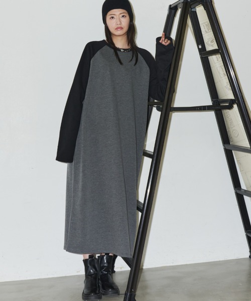 Auntie Rosa Holiday（アンティローザホリデー）の「ラグランスウェットワンピース（ワンピース・レディース・ナチュラル/チャコールグレー・FREE）」の4枚目の写真