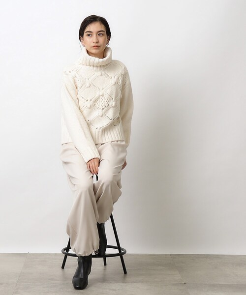 OPAQUE.CLIP（オペークドットクリップ）の「◆≪M-LLsize≫ ぽこぽこスカシ編み柄タートルニット【洗濯機洗い可】（ニット/セーター・レディース・サックスブルー/グレー/オフホワイト・38/42/40）」の4枚目の写真