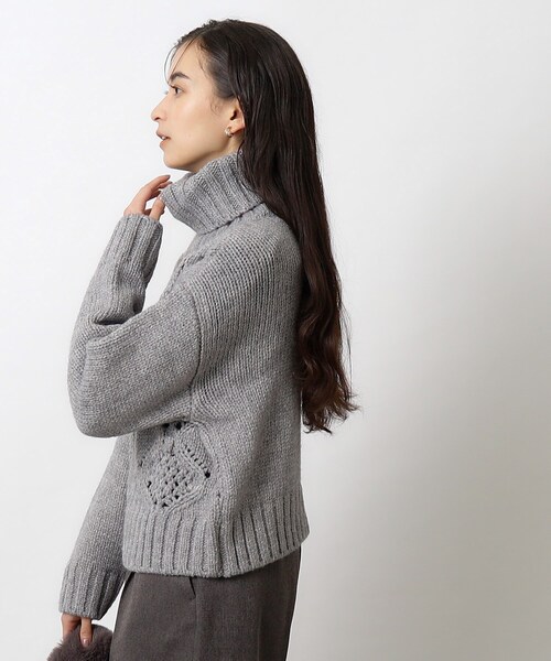 OPAQUE.CLIP（オペークドットクリップ）の「◆≪M-LLsize≫ ぽこぽこスカシ編み柄タートルニット【洗濯機洗い可】（ニット/セーター・レディース・サックスブルー/グレー/オフホワイト・38/42/40）」の9枚目の写真