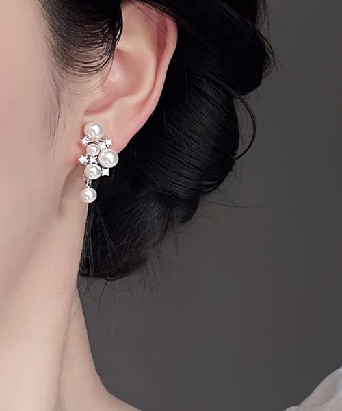 Lace Ladies(レースレディース)の「パール × ビジュー ビッグモチーフ ピアス イヤリング(ピアス(両耳用)・レディース・シルバー系1/シルバー系2・FREE)」の2枚目の写真