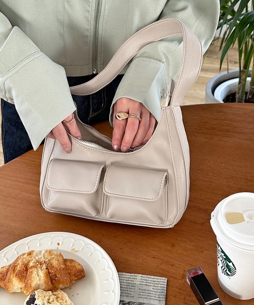 DISCOAT(ディスコート)の「2ポケットミニホーボーバッグ(トートバッグ・レディース・ブラック/イエロー/アイボリー・FREE)」の1枚目の写真