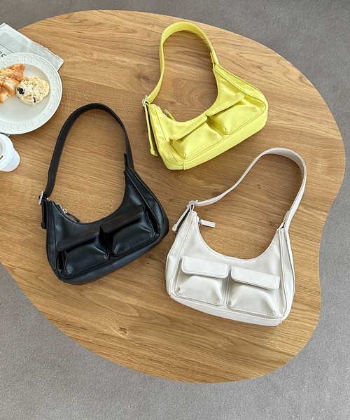 DISCOAT(ディスコート)の「2ポケットミニホーボーバッグ(トートバッグ・レディース・ブラック/イエロー/アイボリー・FREE)」の6枚目の写真