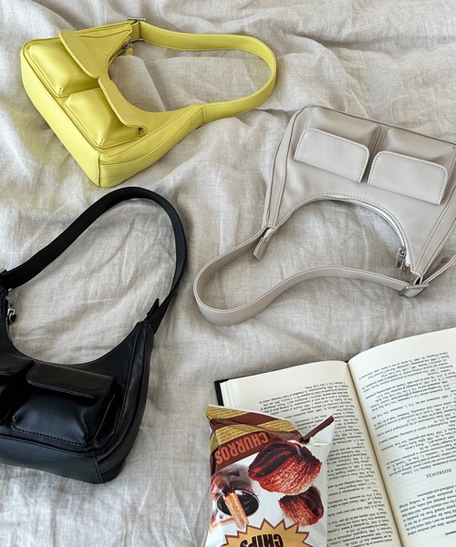 DISCOAT(ディスコート)の「2ポケットミニホーボーバッグ(トートバッグ・レディース・ブラック/イエロー/アイボリー・FREE)」の7枚目の写真