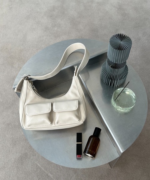 DISCOAT(ディスコート)の「2ポケットミニホーボーバッグ(トートバッグ・レディース・ブラック/イエロー/アイボリー・FREE)」の12枚目の写真