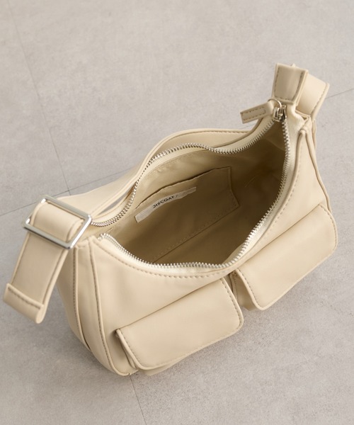 DISCOAT(ディスコート)の「2ポケットミニホーボーバッグ(トートバッグ・レディース・ブラック/イエロー/アイボリー・FREE)」の4枚目の写真