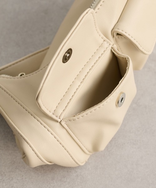 DISCOAT(ディスコート)の「2ポケットミニホーボーバッグ(トートバッグ・レディース・ブラック/イエロー/アイボリー・FREE)」の5枚目の写真