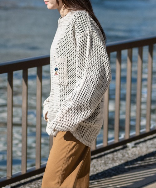 Red Cap Girl（レッドキャプガール）の「【a-r】〔RedCapGirl/レッドキャップガール〕ワンポイントワッペン オーバーサイズ クルーネックメッシュニット（ニット/セーター・メンズ・ブルー/ベージュ/ブラック・MEDIUM/LARGE）」の4枚目の写真