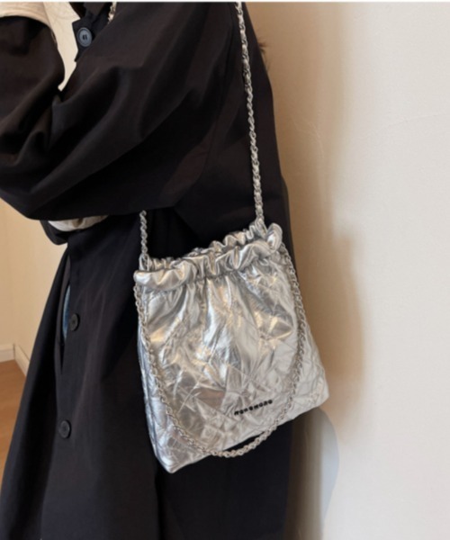 Ritzy(リッツィー)の「キルティングチェーン ショルダーバッグ(ショルダーバッグ・レディース・シルバー/ブラック/ホワイト・FREE)」の1枚目の写真