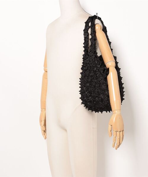 ACCOMMODE(アコモデ)の「HAM-33Bai Shibori Bag / 絞りバッグ(エコバッグ/サブバッグ・レディース・ゴールド/クリーム/ブラック・FREE)」の8枚目の写真