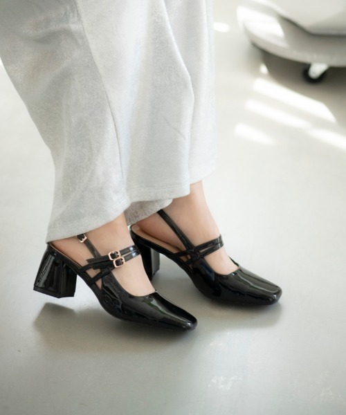 R&E（アールアンドイー）の「【REZOY】Wベルトバックストラップスクエアトゥパンプス（パンプス・レディース・アイボリー/ブラック/シルバー/Black/シルバー系・22.5cm/23cm/23.5cm/24cm/24.5cm/22cm）」の10枚目の写真