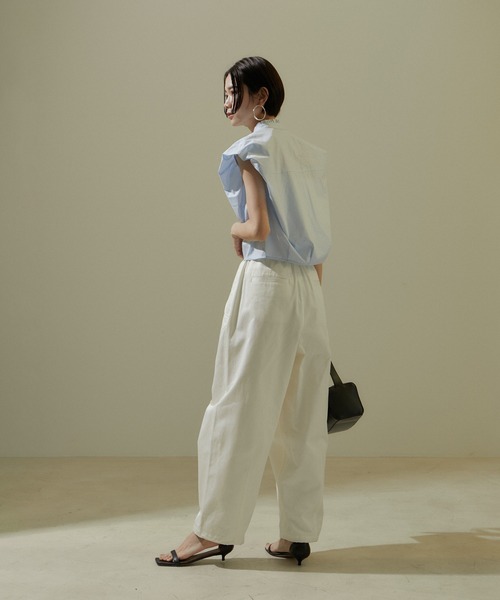 SALON adam et rope'(サロン アダム エ ロペ)の「【WEB限定】パフスリーブコンパクトブラウス/フリルカラー/24SS(シャツ/ブラウス・レディース・ホワイト/ブラック/サックスブルー・FREE)」の9枚目の写真