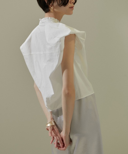 SALON adam et rope'(サロン アダム エ ロペ)の「【WEB限定】パフスリーブコンパクトブラウス/フリルカラー/24SS(シャツ/ブラウス・レディース・ホワイト/ブラック/サックスブルー・FREE)」の14枚目の写真