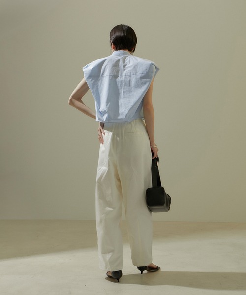 SALON adam et rope'(サロン アダム エ ロペ)の「【WEB限定】パフスリーブコンパクトブラウス/フリルカラー/24SS(シャツ/ブラウス・レディース・ホワイト/ブラック/サックスブルー・FREE)」の15枚目の写真