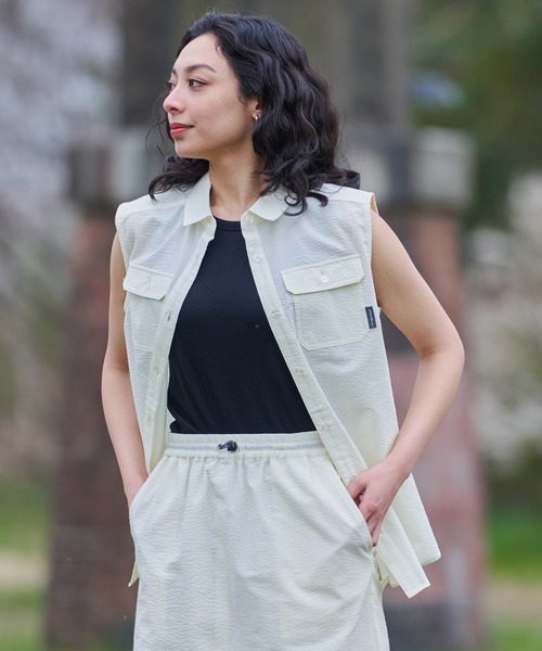 Eddie Bauer(エディーバウアー)の「ダブルポケット スリーブレス シャツ(シャツ/ブラウス・レディース・ブラック/アイボリー/サックスブルー・M/S/XL/L)」の1枚目の写真