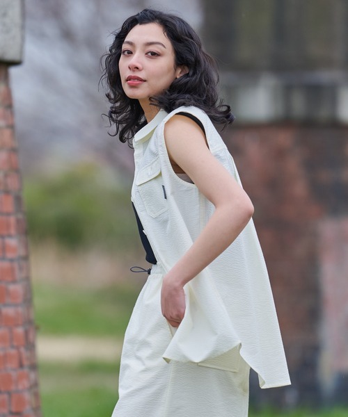Eddie Bauer(エディーバウアー)の「ダブルポケット スリーブレス シャツ(シャツ/ブラウス・レディース・ブラック/アイボリー/サックスブルー・M/S/XL/L)」の13枚目の写真
