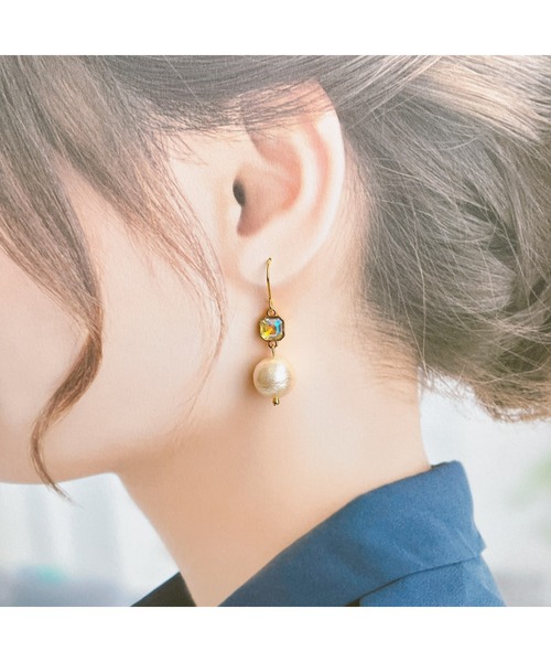 tone(トーン)の「【fuwari】オーロラスクエア×コットンパール サージカルステンレスピアス ゴールドカラー(MA)(ピアス(両耳用)・レディース・ピンク/ホワイト・FREE)」の4枚目の写真