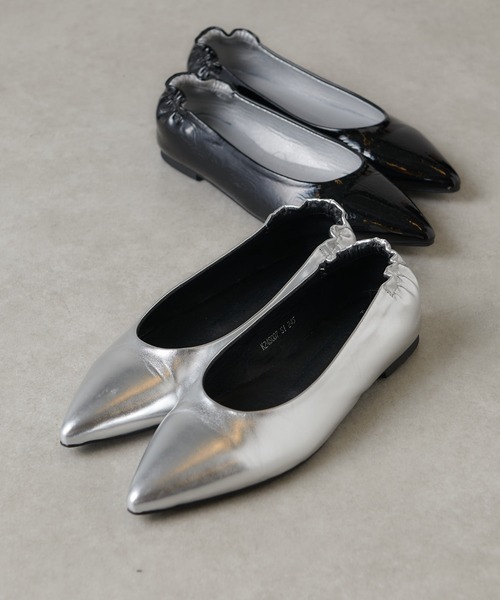 Lui's(ルイス)の「ポインテッドトゥフラットシューズ(パンプス・レディース・ブラック/シルバー・23.5/24.5)」の1枚目の写真