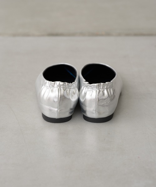 Lui's(ルイス)の「ポインテッドトゥフラットシューズ(パンプス・レディース・ブラック/シルバー・23.5/24.5)」の6枚目の写真