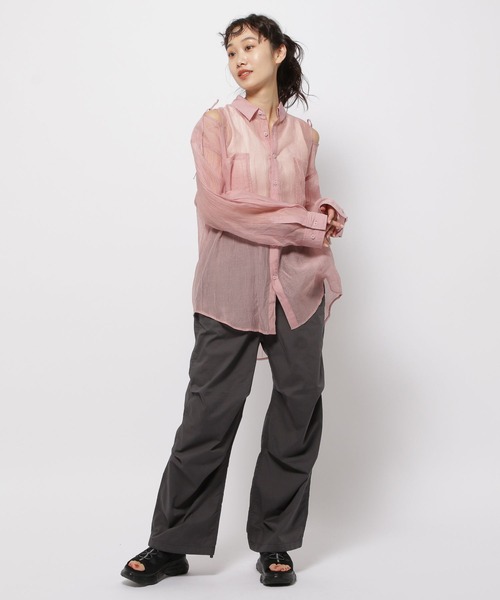 niko and...（ニコアンド）の「スリットシアーBIGシャツ（シャツ/ブラウス・レディース・チャコール/アイボリー/ピンク/イエロー・FREE）」の8枚目の写真