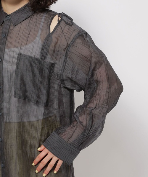 niko and...（ニコアンド）の「スリットシアーBIGシャツ（シャツ/ブラウス・レディース・チャコール/アイボリー/ピンク/イエロー・FREE）」の21枚目の写真