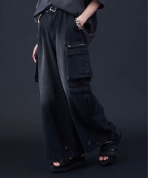 KUUUPY（クーピー）の「Double Pocket Cargo Denim Pants - ダブルポケットカーゴデニムパンツ（カーゴパンツ・メンズ・ブラック/ネイビー・LARGE/MEDIUM/SMALL）」の2枚目の写真