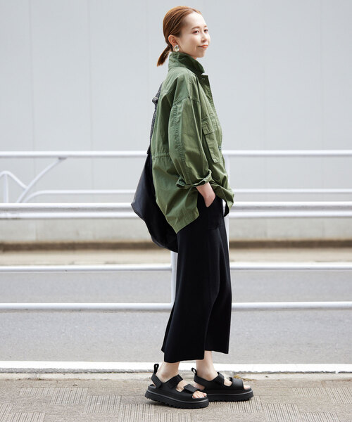 SLOBE IENA（スローブイエナ）の「《WEB限定/追加》 UGG/アグ GoldenGlow Sandal 1152685-BLK（サンダル・レディース・ブラック・23cm/24cm/25cm）」の17枚目の写真