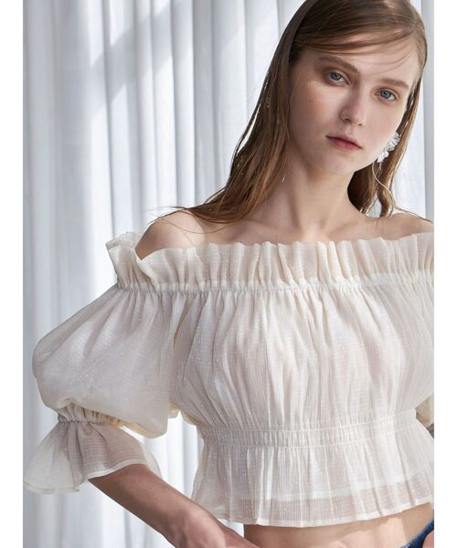 MERCURYDUO(マーキュリーデュオ)の「2WAYオフショルシャーリングブラウス(シャツ/ブラウス・レディース・アイボリー/ブラック/ブルー/ラベンダー・FREE)」の2枚目の写真