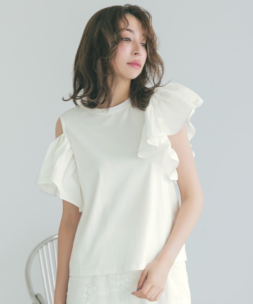 DONOBAN(ドノバン)の「フリルショルダーTee(Tシャツ/カットソー・レディース・ホワイト/ブラック・F)」の2枚目の写真