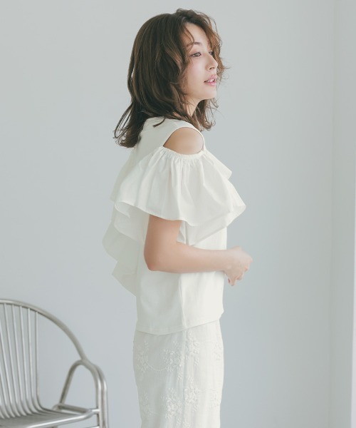 DONOBAN(ドノバン)の「フリルショルダーTee(Tシャツ/カットソー・レディース・ホワイト/ブラック・F)」の4枚目の写真