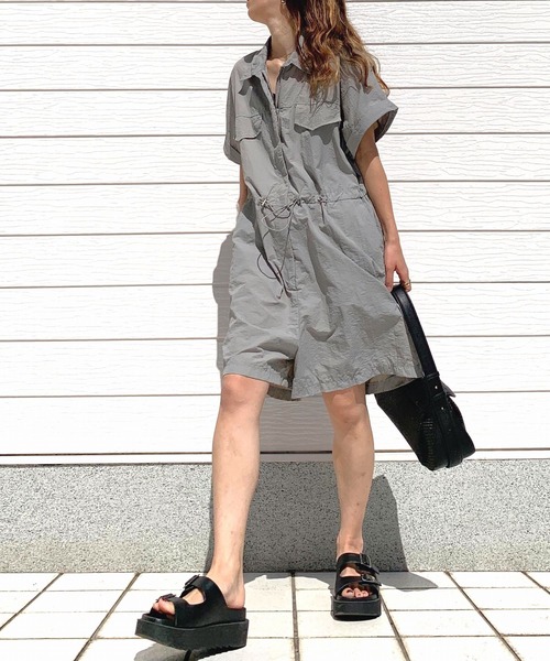 Q（キュー）の「サファリショートコンビネゾン（つなぎ/オールインワン・レディース・ライトグレー/オリーブ・MEDIUM）」の8枚目の写真