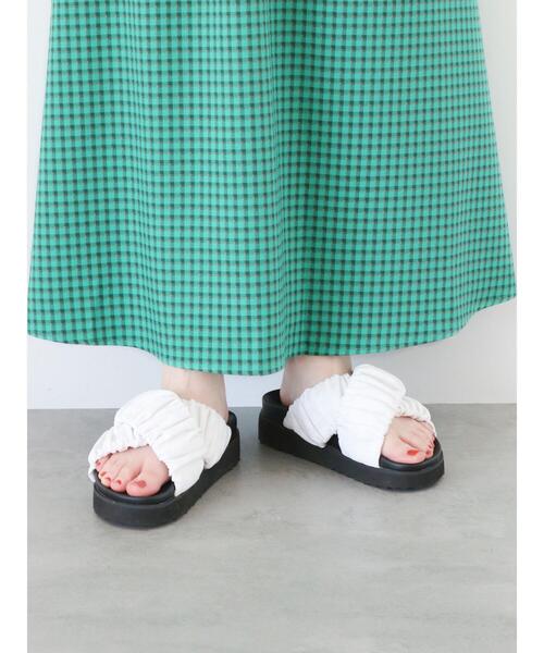 ehka sopo（エヘカソポ）の「くしゅくしゅギンガム厚底サンダル（サンダル・レディース・ブラック/レッド/オフホワイト/イエロー・M/L）」の2枚目の写真