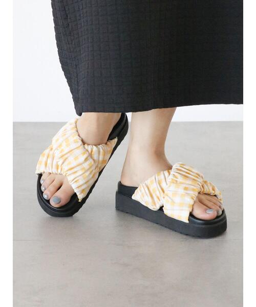 ehka sopo（エヘカソポ）の「くしゅくしゅギンガム厚底サンダル（サンダル・レディース・ブラック/レッド/オフホワイト/イエロー・M/L）」の4枚目の写真