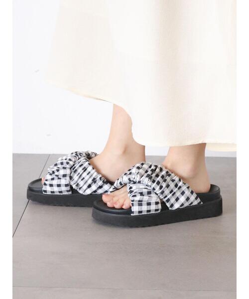 ehka sopo（エヘカソポ）の「くしゅくしゅギンガム厚底サンダル（サンダル・レディース・ブラック/レッド/オフホワイト/イエロー・M/L）」の3枚目の写真